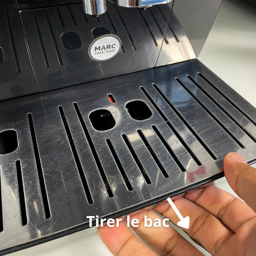 vider-le-bac-a-marc-delonghi-1