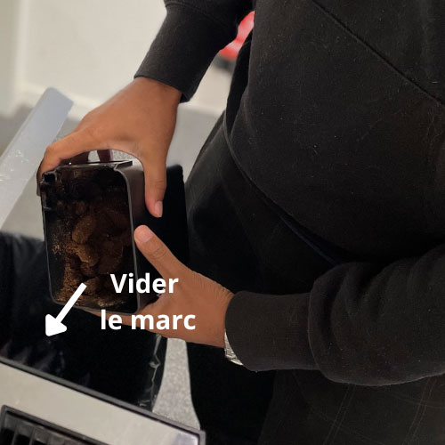 vider-le-bac-a-marc-delonghi-3