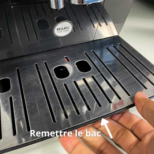 vider-le-bac-a-marc-delonghi-5